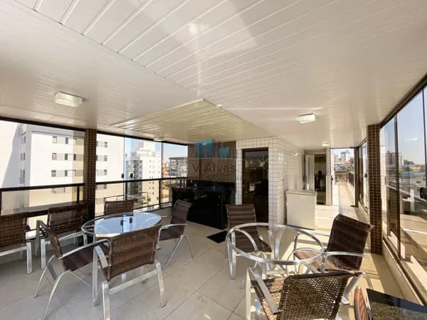 Cobertura triplex com 480m², 5 quartos, 5 vagas. À venda, no bairro Palmares!