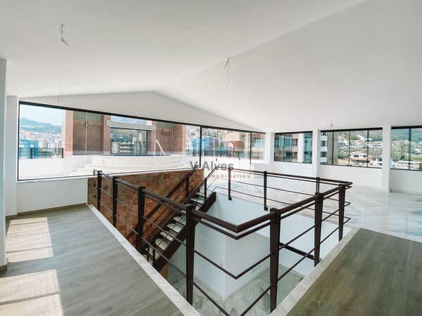 ✨Cobertura com 442m², 4 quartos, sendo 4 suítes e 5 vagas de garagem. À venda, no bairro Anchieta-BH!