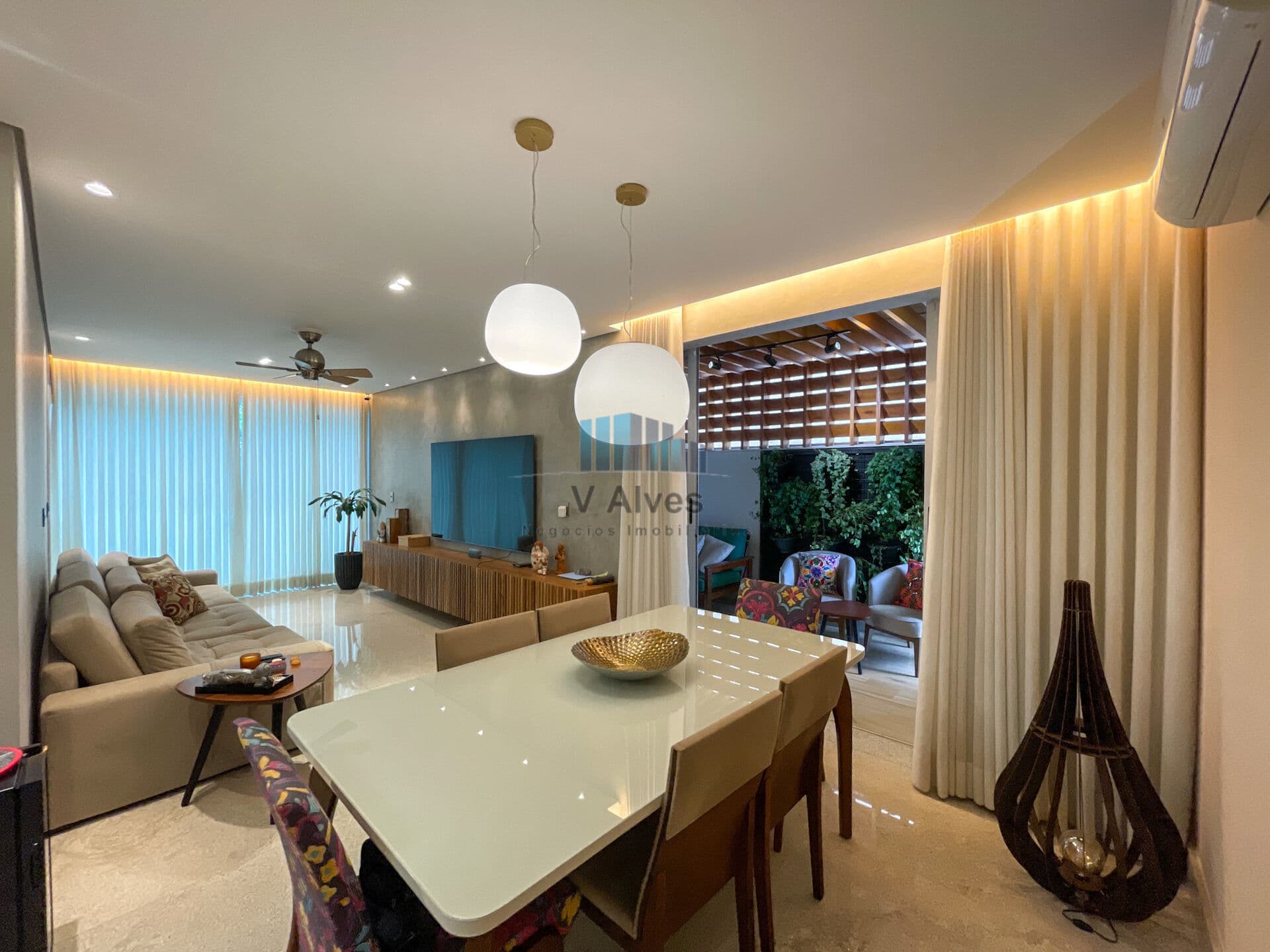 Apartamento com linda área privativa, 314m², 4 quartos, 5 vagas. À venda, no bairro Cidade Nova!