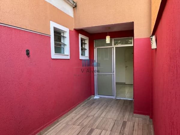 Área privativa com 3 quartos sendo 01 suíte, 2 vagas. À venda, no bairro Silveira!