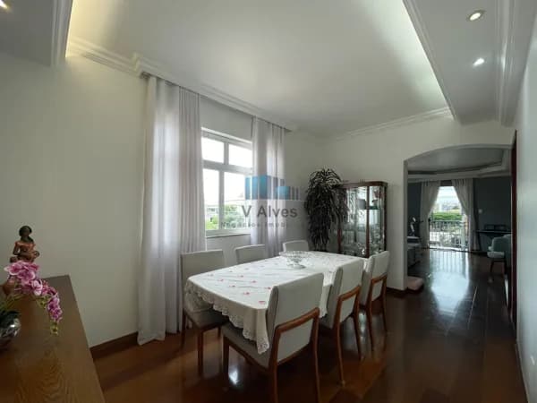 Apartamento 4 quartos, 2 vagas paralelas. À venda, no bairro Cidade Nova!
