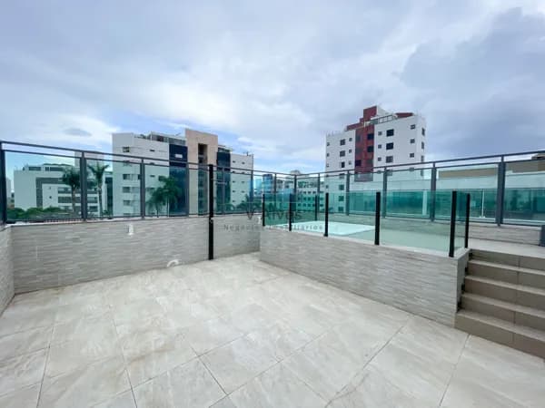 LOCAÇÃO - Cobertura com 5 quartos, 4 vagas, hidromassagem e espaço gourmet. Disponível no bairro Liberdade!