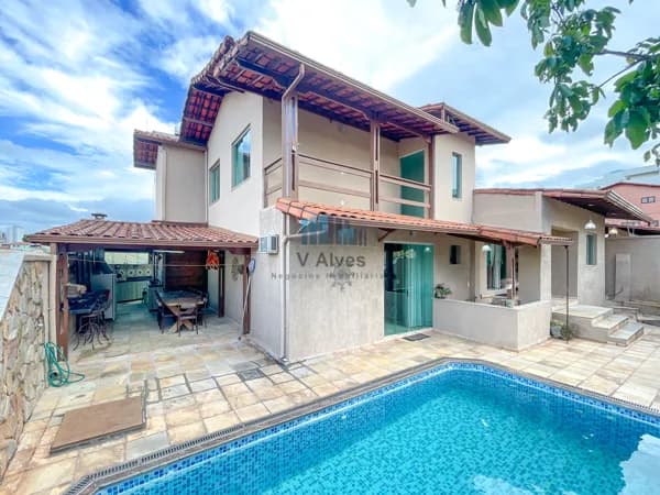 Casa Alto Padrão em Renascença, 4 quartos sendo 02 suítes e 4 vagas.