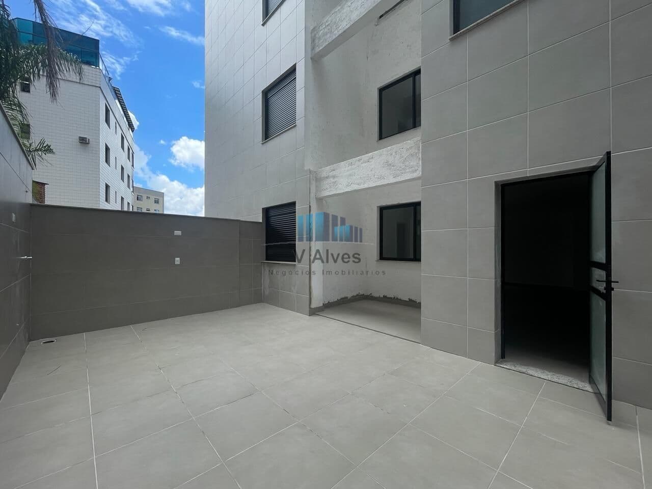 Apartamento área privativa, 3 quartos sendo 01 suíte, 2 vagas. À venda, no bairro Cidade Nova!