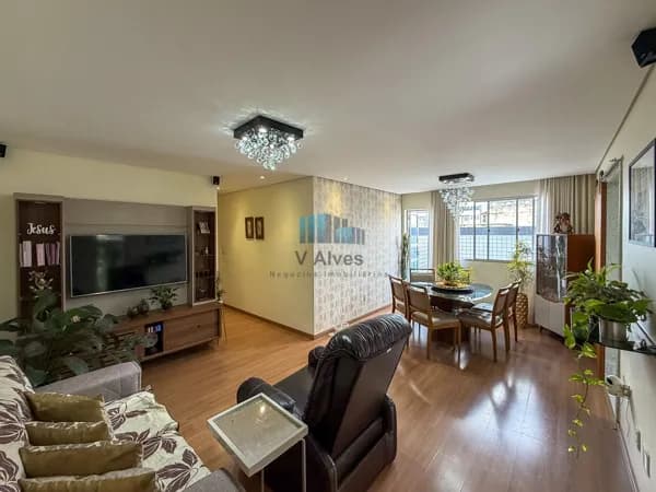 Área privativa, 3 quartos sendo 01 suíte, 2 vagas. À venda, no bairro Sagrada Família!