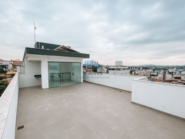 ✨Cobertura com 140m², 3 quartos, 2 vagas. À venda, no bairro Santa Rosa!