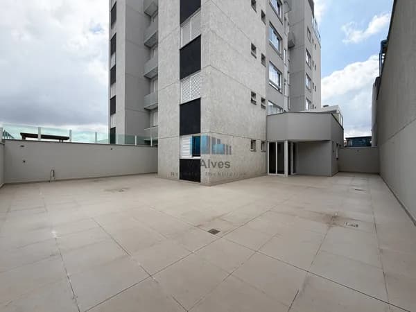 Área privativa com 217m² de área total, 3 quartos, 2 suítes. À venda, no bairro Ipiranga!