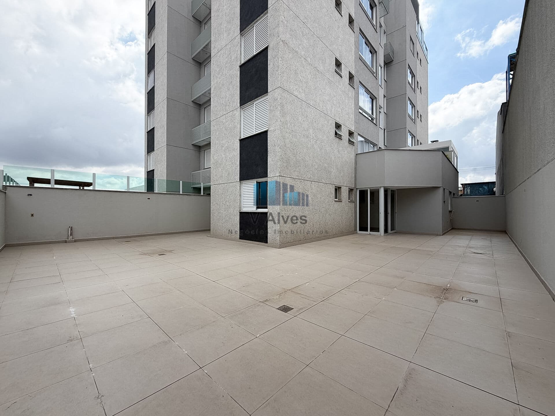 Área privativa com 217m² de área total, 3 quartos, 2 suítes. À venda, no bairro Ipiranga!