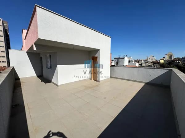 Cobertura com 4 quartos sendo 02 suítes, 2 vagas. À venda, no bairro União!