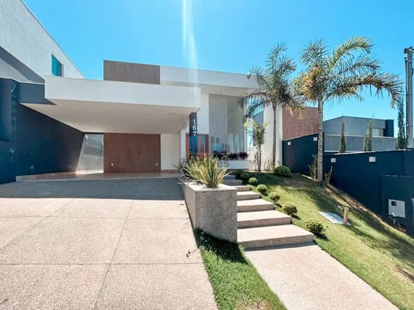 Casa de alto padrão, com 176,23m² de área construída, 3 quartos sendo 1 suíte, piscina, churrasqueira e espaço gourmet. À venda, no Condomínio Rosa dos Ventos, em Vespasiano!