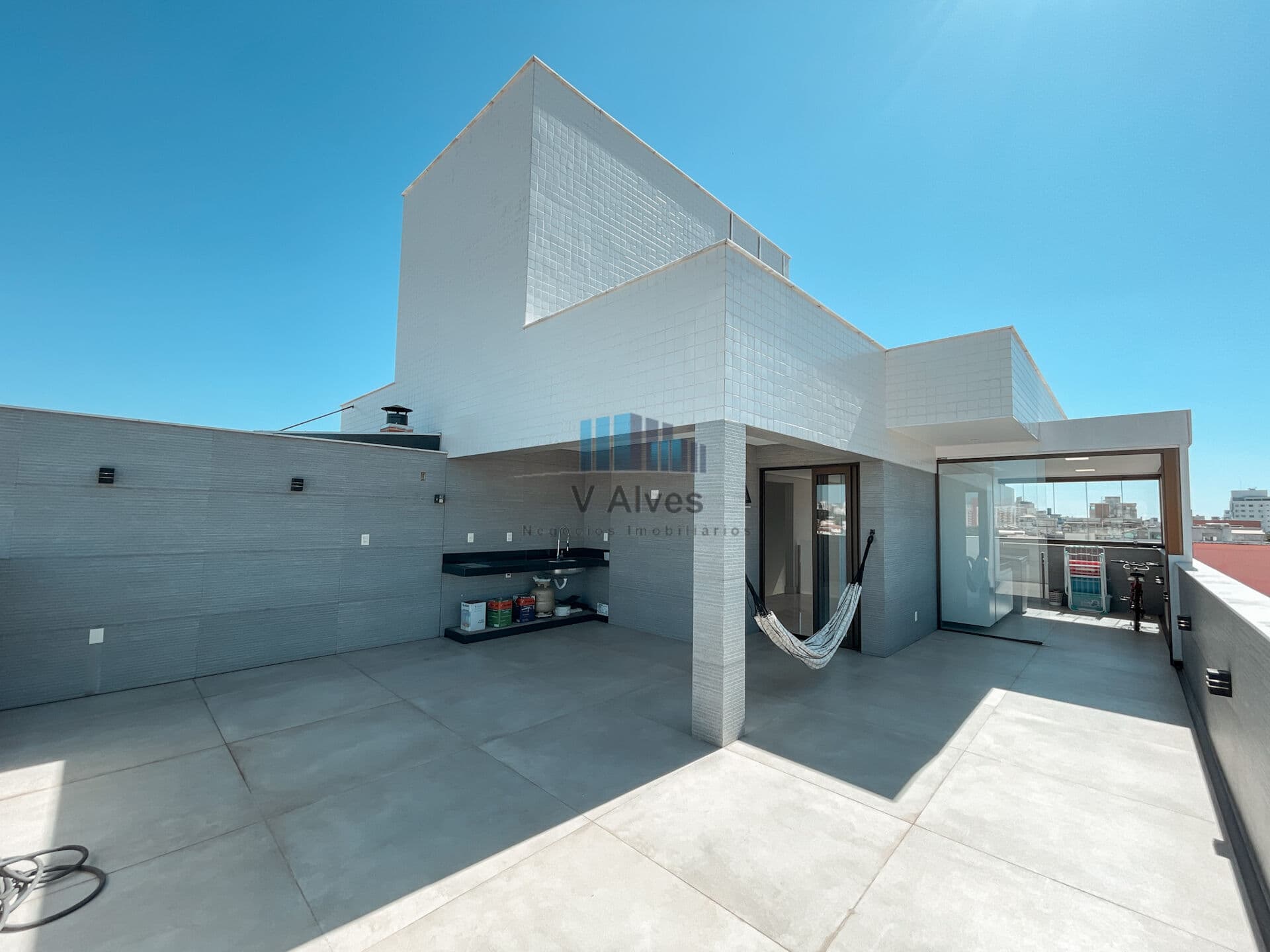 Cobertura com 214m², 3 quartos sendo 02 suítes, 4 vagas. À venda, no bairro Sagrada Família!