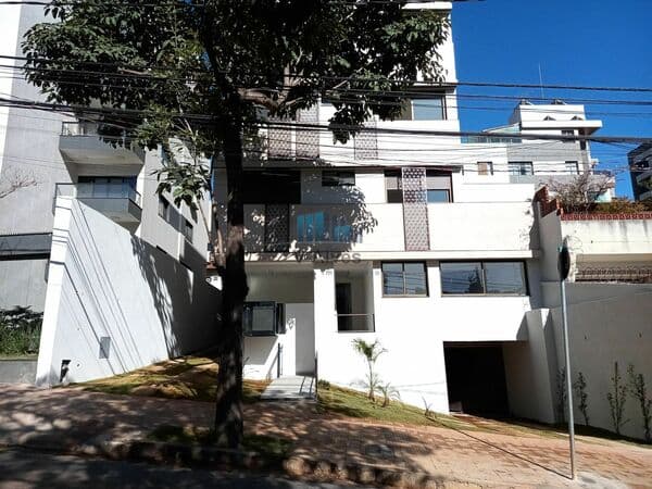 Apartamento de 2 quartos, 77m², 2 vagas. À venda, no bairro Serra!