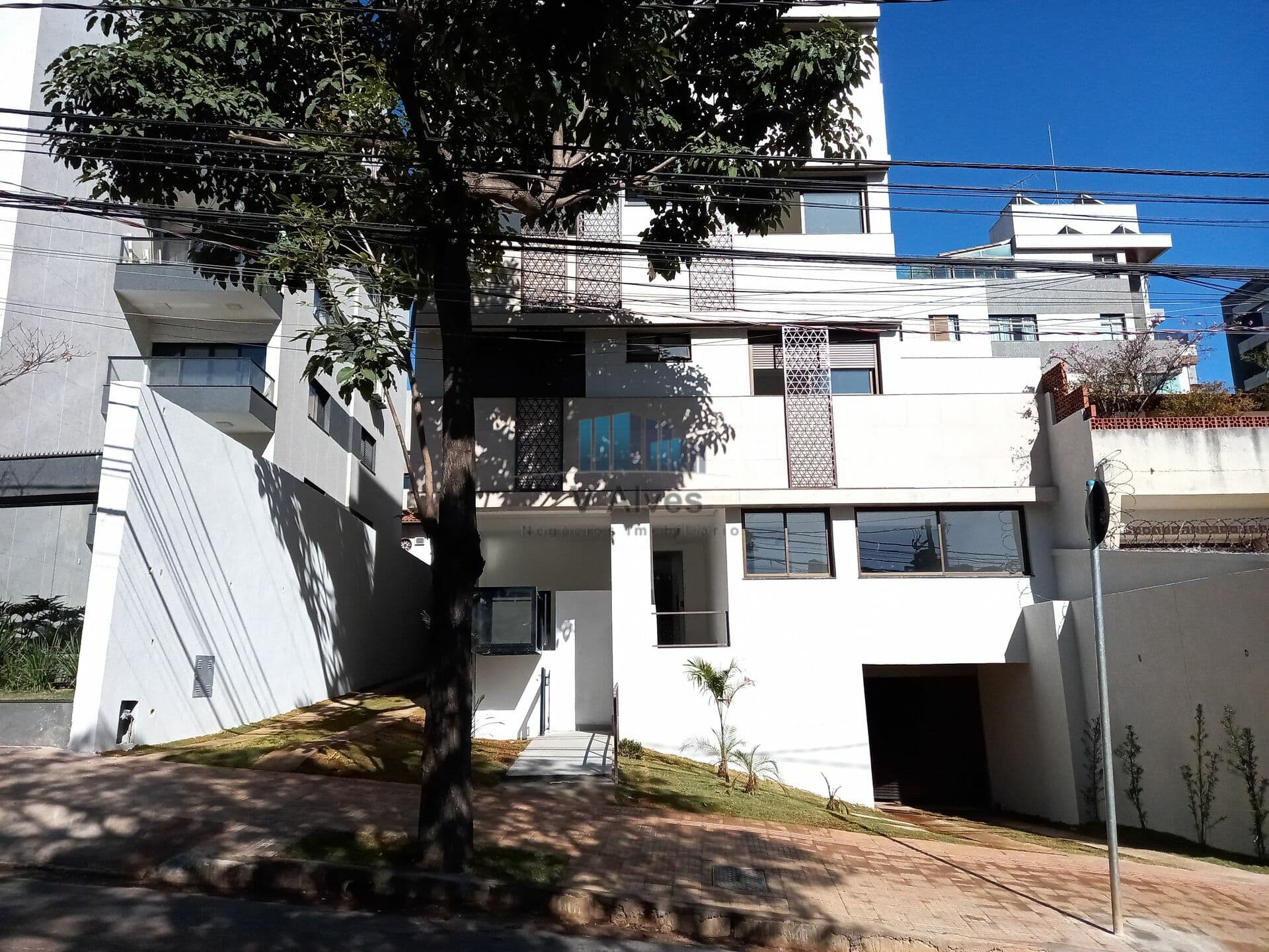Apartamento de 2 quartos, 77m², 2 vagas. À venda, no bairro Serra!
