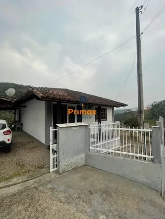 Casa Solta de Alvenaria com terreno de esquina