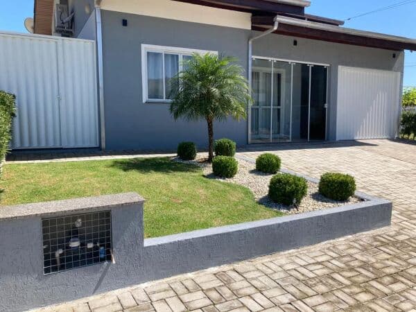 OPORTUNIDADE - CASA EM BOMBINHAS - CONDOMÍNIO FECHADO