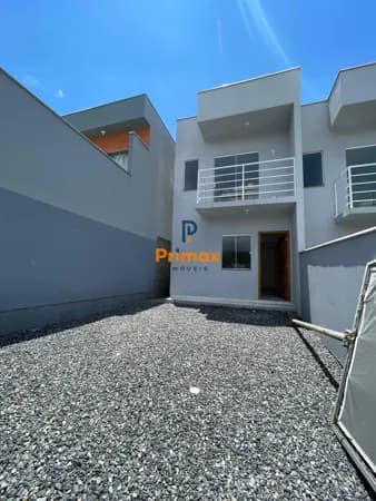 Excelente casa com 03 quartos