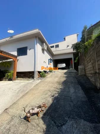 CASA DE DOIS QUARTOS A VENDA NO BAIRRO TOMAZ COELHO.