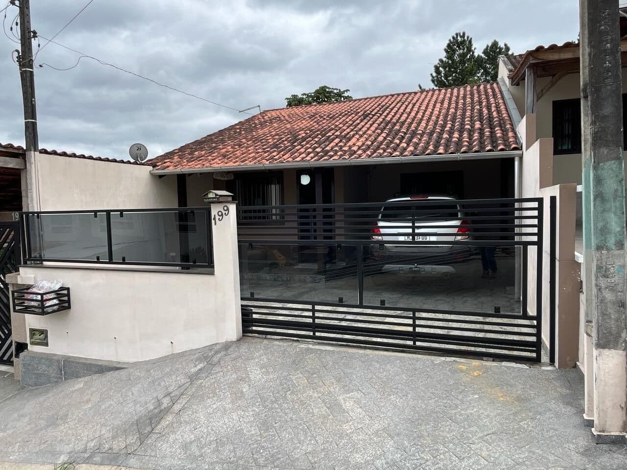 CASA COM MÓVEIS SOBRE MEDIDA