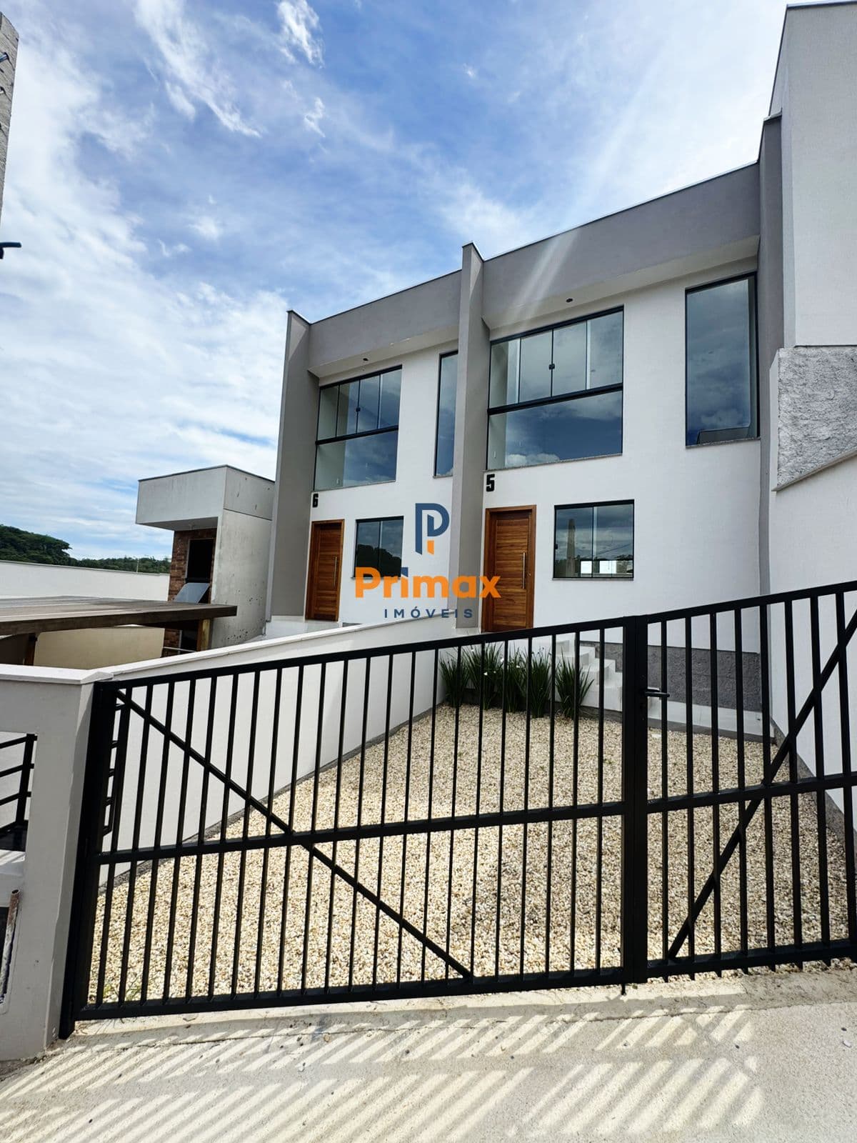 Casa Geminada à Venda no Bairro Limeira Baixa