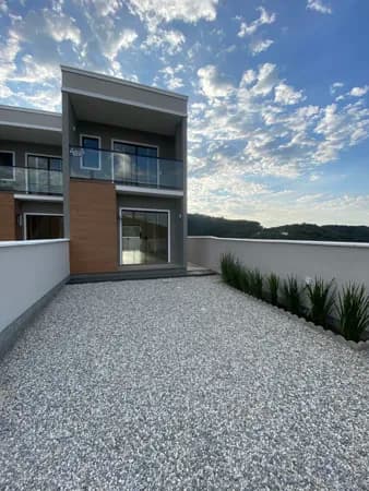 Sobrado com dois quartos a venda no Bairro Limeira