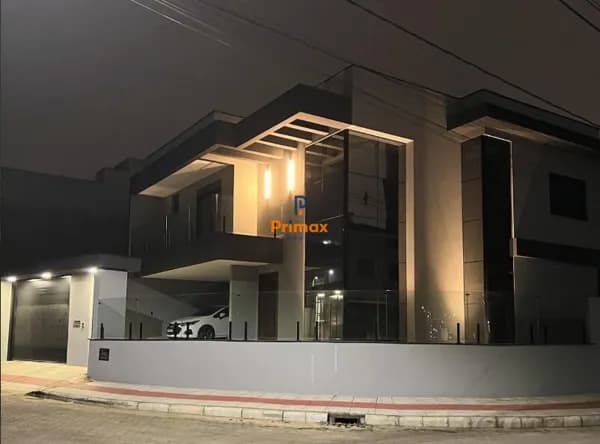 Casa Moderna com Arquitetura Diferenciada Próxima à UNIFEBE
