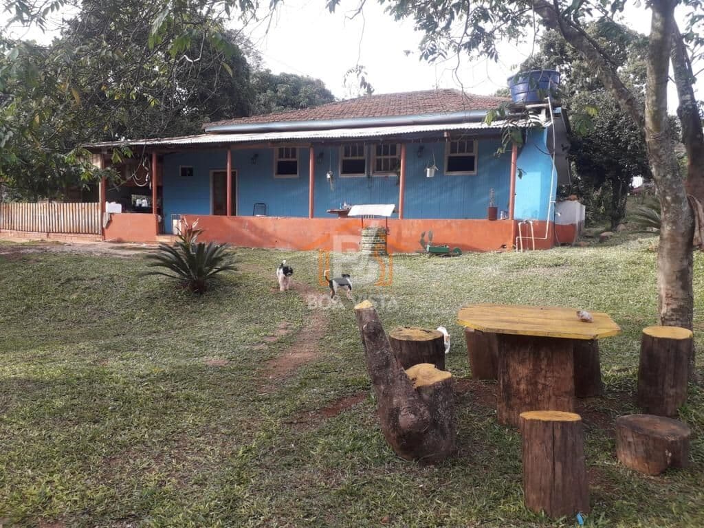 Fazenda/Sítios/Chácaras em Capitão Leônidas Marques - Centro