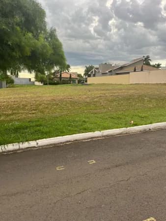 Terreno à venda no Condominio D Italia - Bady Bassitt/SP