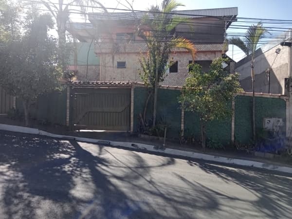Casa à venda no bairro Pão de Açúcar em Pouso Alegre/MG