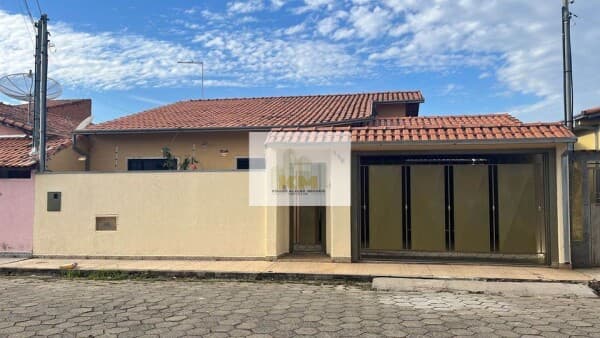 Casa em Pouso Alegre - Árvore Grande