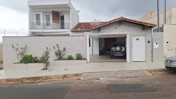 Casa à venda no bairro Jardim Floresta em Pouso Alegre/MG