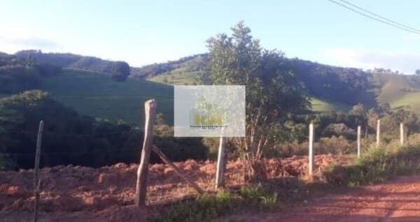 Terreno Fernardes com água e luz ,com escritura ,800 mts até a pista.R$180.000,00