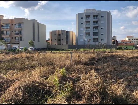 Terreno Guanabara, com a área de 300 metros quadrados. Valor R$400.000,00