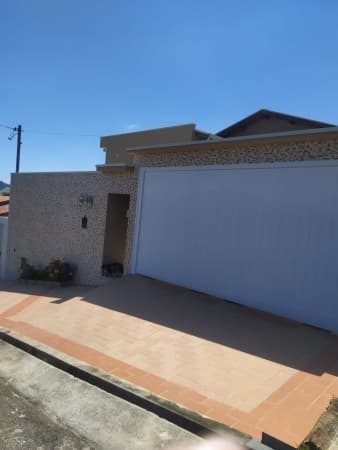 Casa à venda no bairro Jardim Floresta em Pouso Alegre/MG