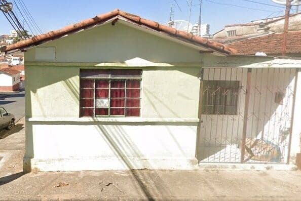 Casa à venda no bairro Jardim América em Pouso Alegre/MG