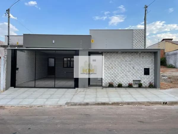 Casa Padrão - Bairro Monte Carlos - R$530.000,00
