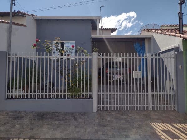 Casa à venda no bairro Jardim Canadá em Pouso Alegre/MG