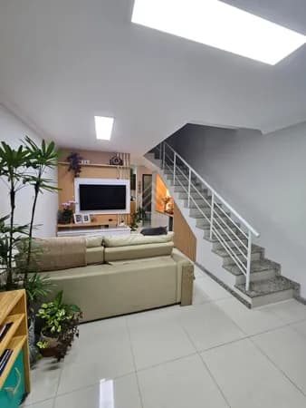Sobrado Geminado 2 quartos cedros Camboriú