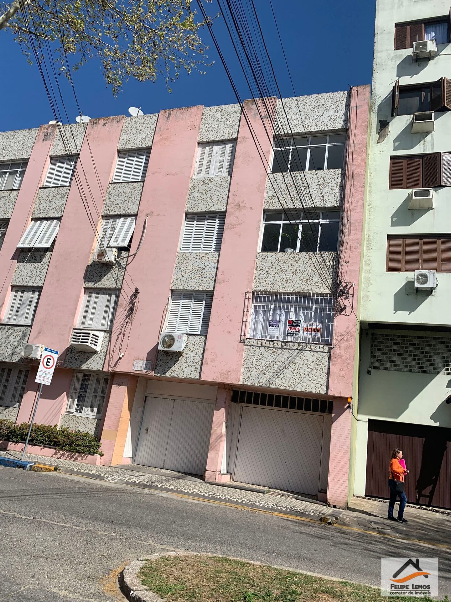 Apartamento central um lance de escadas