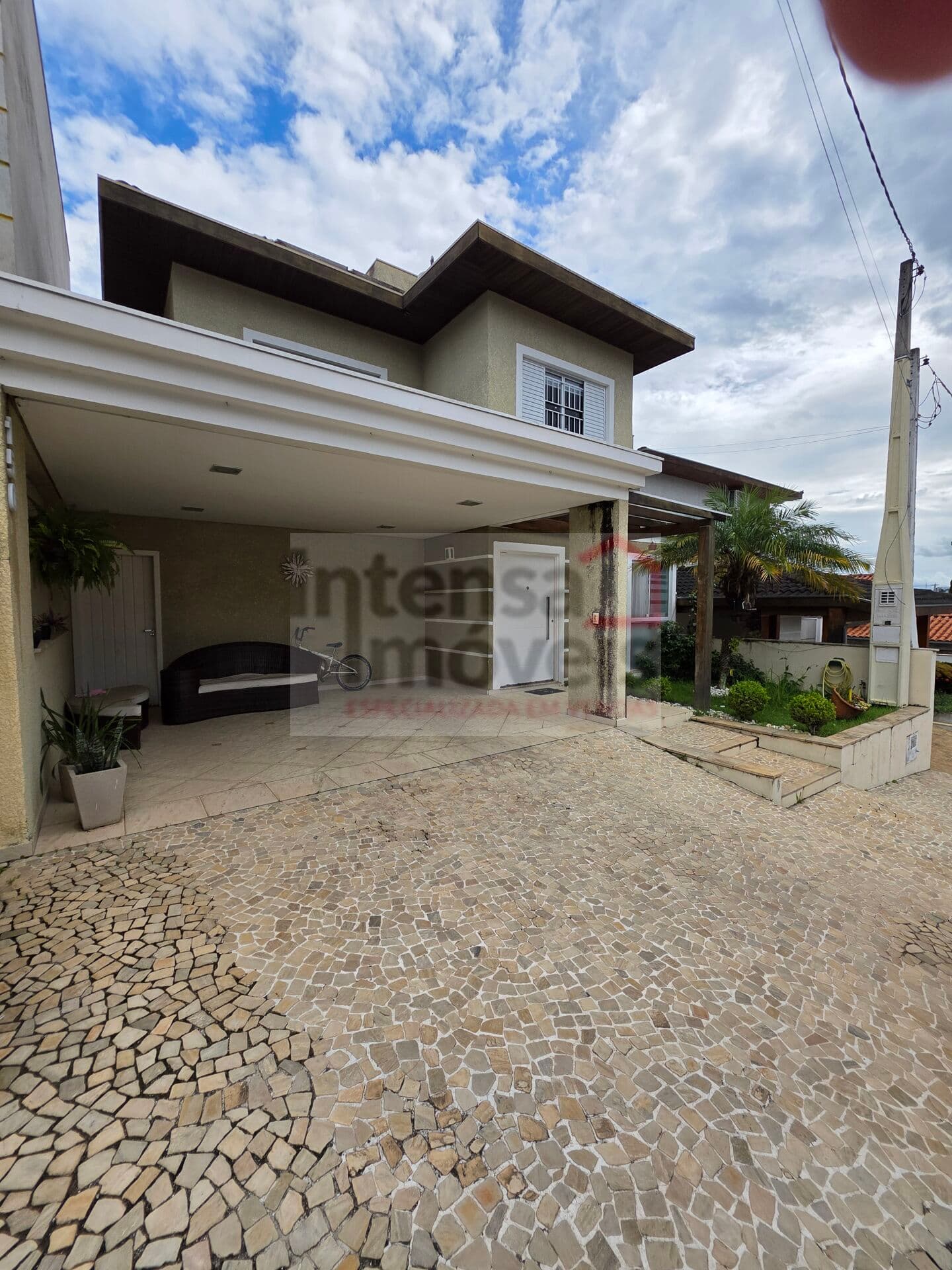 Sobrado em Taubaté - Jardim Hípica Pinheiro