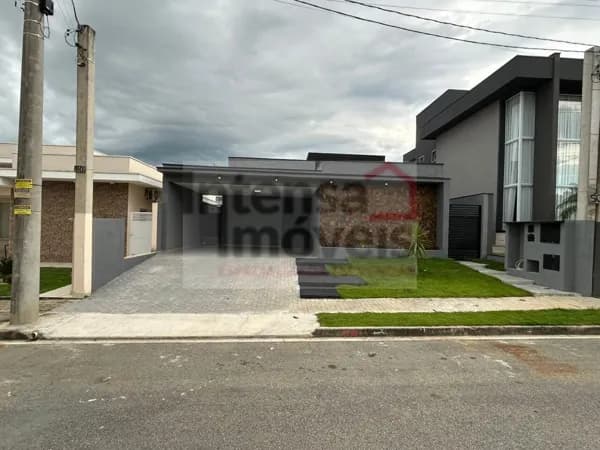 Casa de Condomínio em Taubaté - Piracangaguá