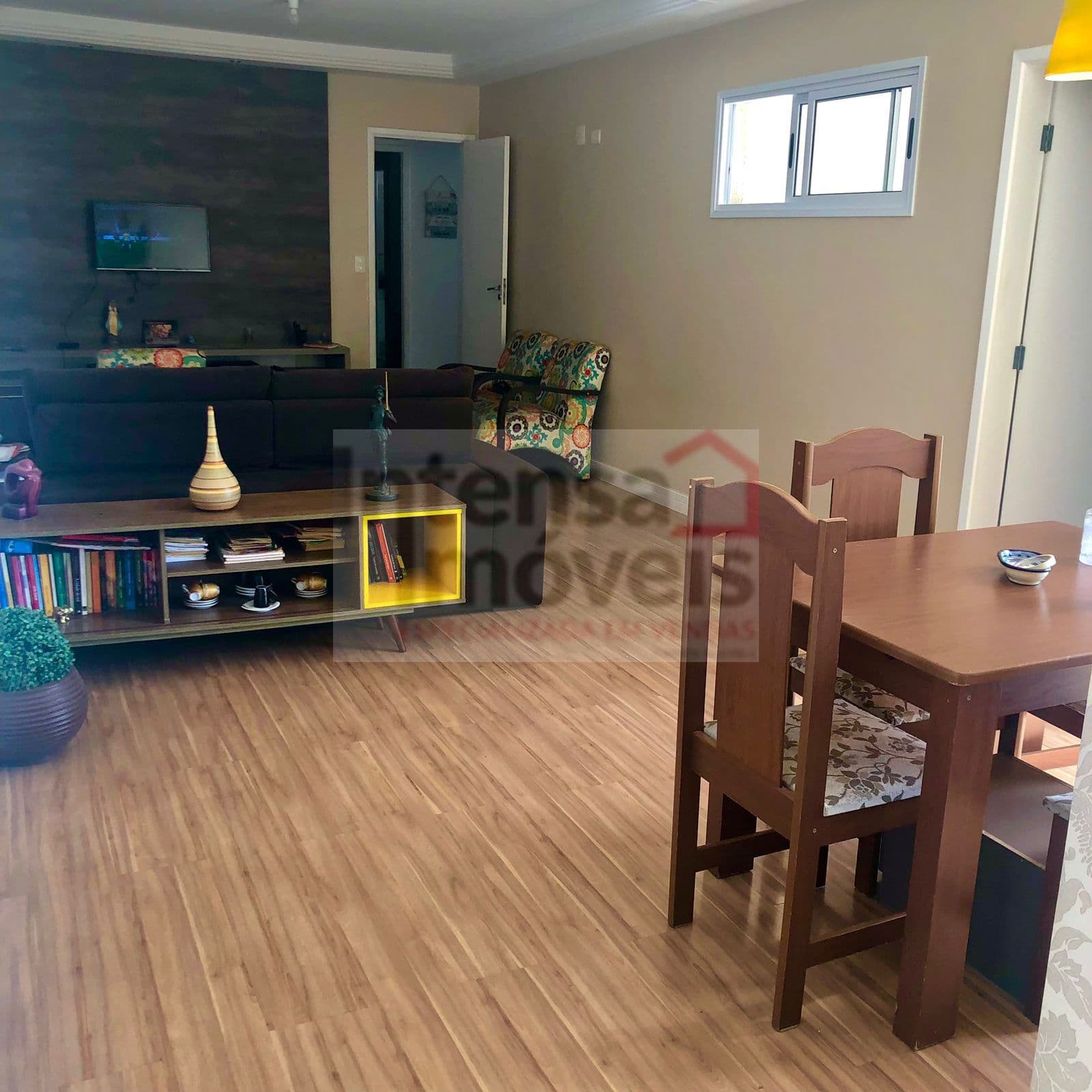 Apartamento , 02 Dormitórios , Suíte , vaga coberta, sacada , Piscina , Salão de Festas !