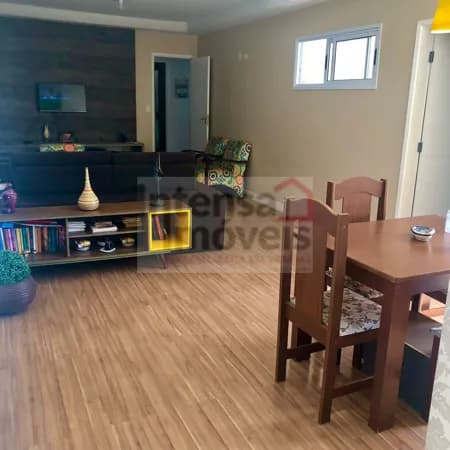 Apartamento , 02 Dormitórios , Suíte , vaga coberta, sacada , Piscina , Salão de Festas !