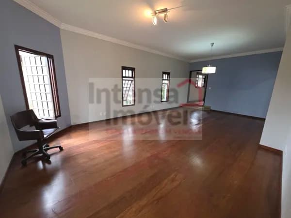Casa de Condomínio em Taubaté - Estiva