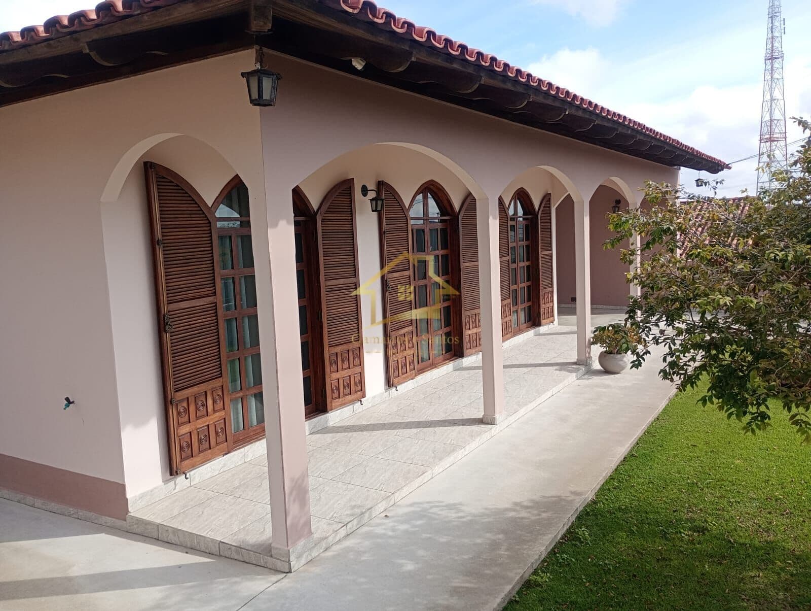 CASA DE ALTO PADRÃO PARA VENDA NO CENTRO DE QUATRO BARRAS