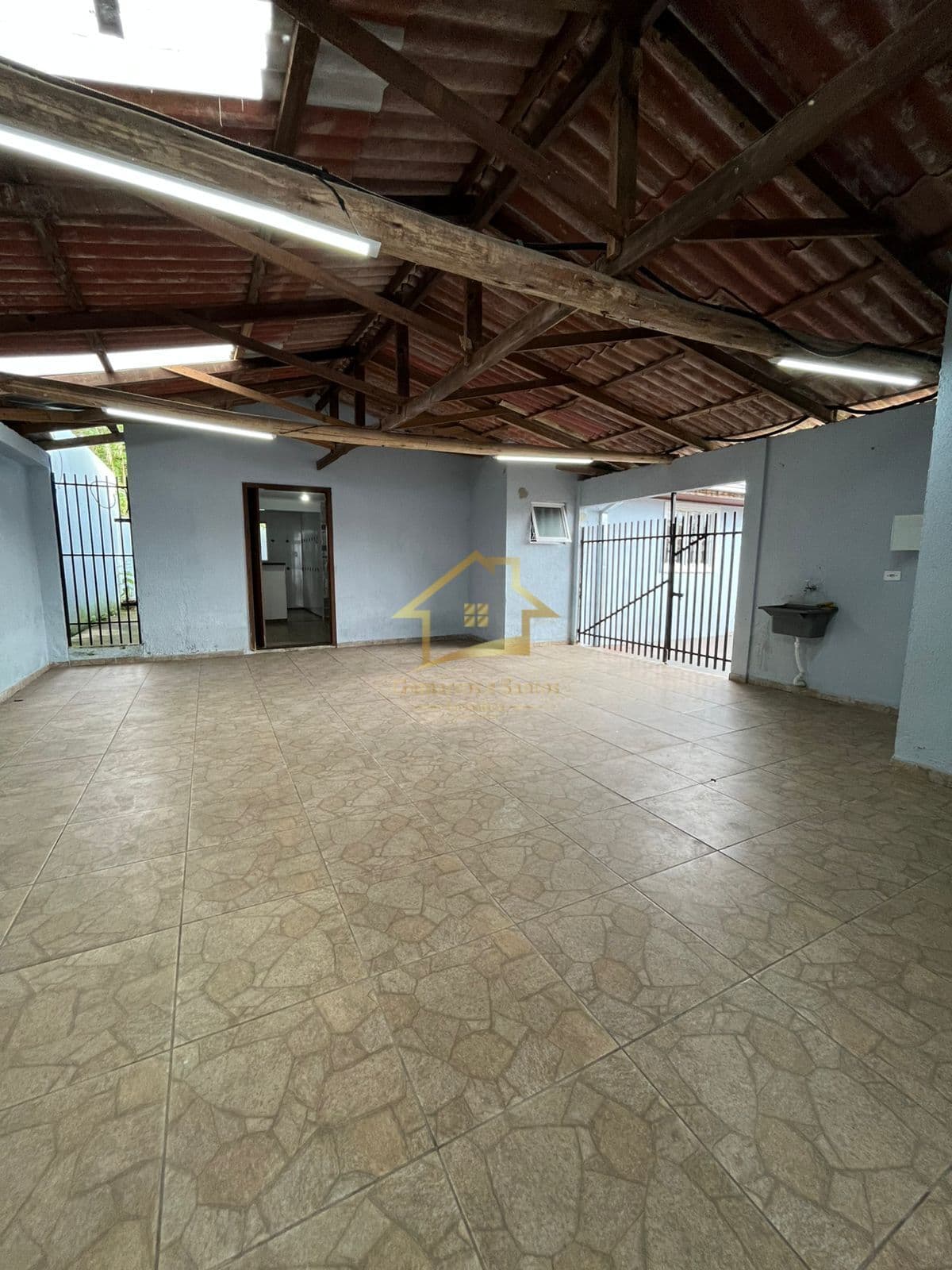 ÓTIMA CASA PARA LOCAÇÃO NO CENTRO DE QUATRO BARRAS