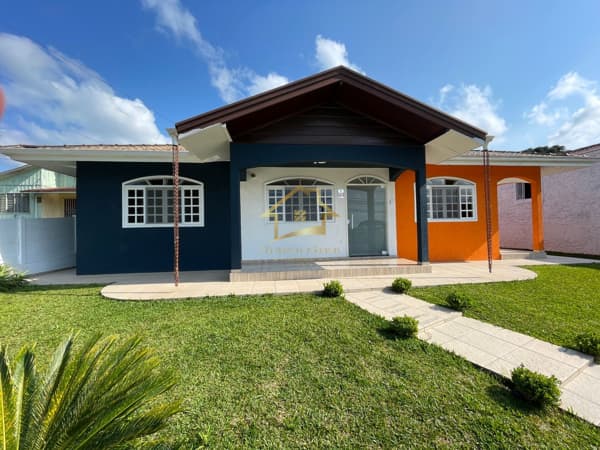 CASA NO CENTRO DA CIDADE DE QUATRO BARRAS