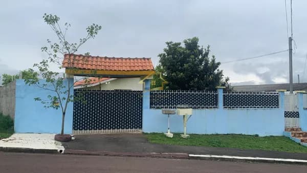 CASA PARA VENDA NO CENTRO DE QUATRO BARRAS