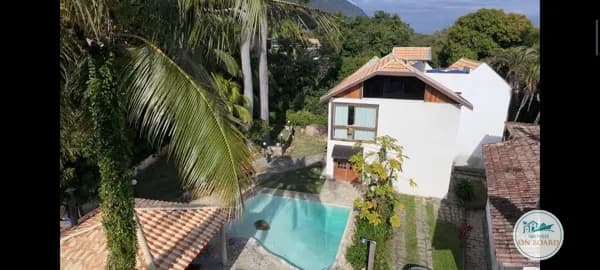 CASA COM 6 SUÍTES NA FEITICEIRA
