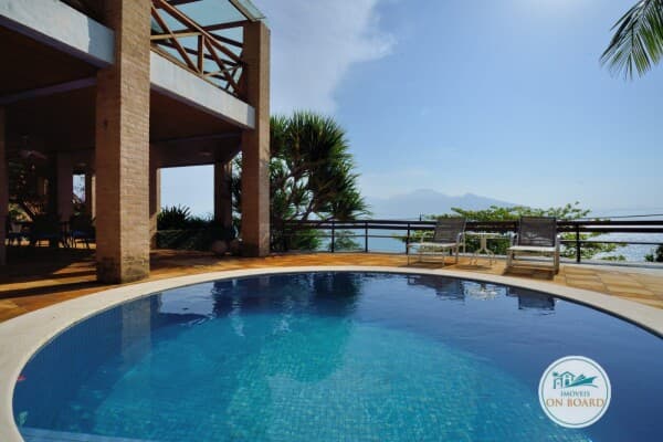 LINDA CASA COM 4 SUITES COM UMA VISTA INCRÍVEL, VARANDA GOURMET, 5 VAGAS
