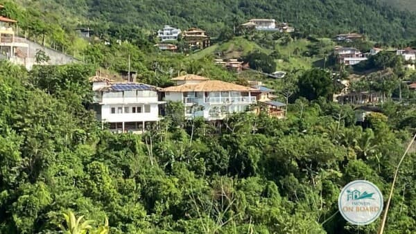 ÓTIMA CASA COM UMA VISTA MARAVILHOSA COM 4 SUÍTES